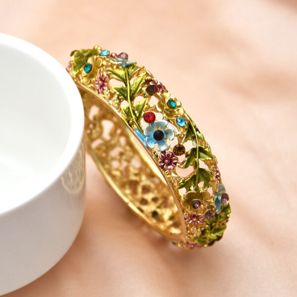 Retro Rose Diamond Studded Hollow Alloy Cloisonne Antique Painted Bracelet For Women – Bild 6