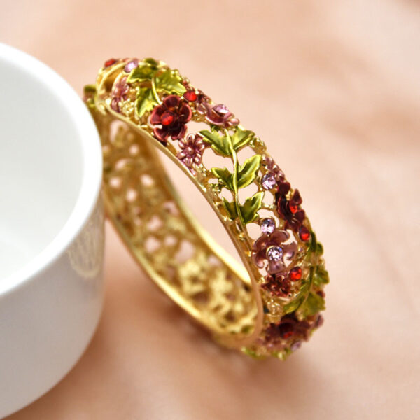 Retro Rose Diamond Studded Hollow Alloy Cloisonne Antique Painted Bracelet For Women – Bild 5