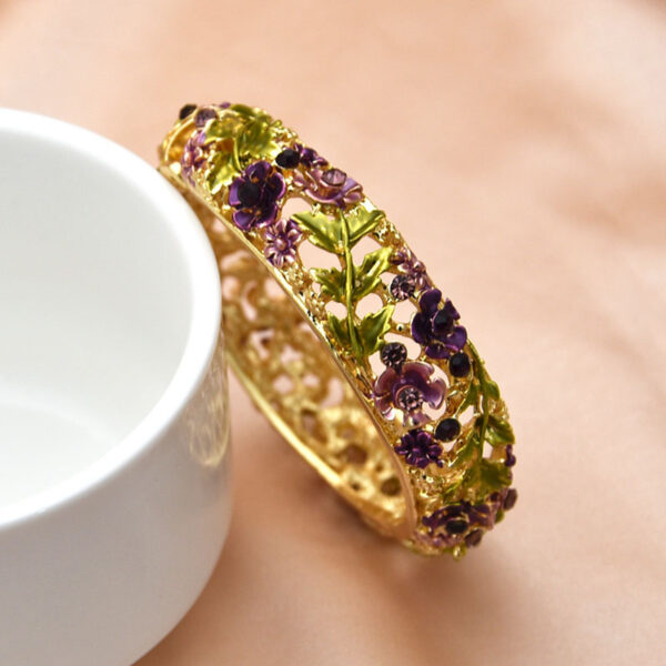 Retro Rose Diamond Studded Hollow Alloy Cloisonne Antique Painted Bracelet For Women – Bild 7